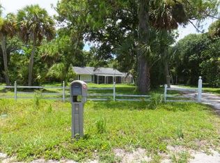 2405 27th Ave SW, Vero Beach, FL 32968