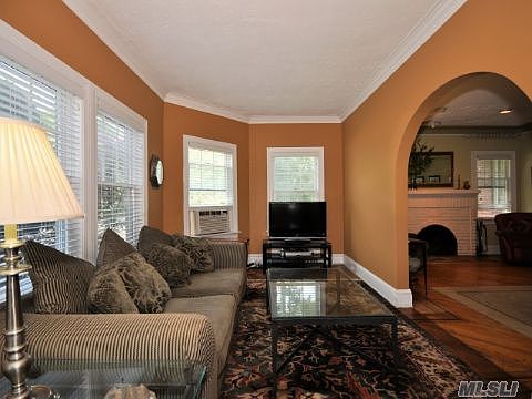 5th image of 51 De Mott Ave