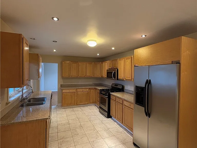 215 Locksley Rd — Photo 5