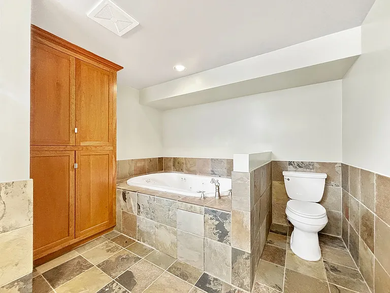 2541 Lakewood Ln — Photo 31