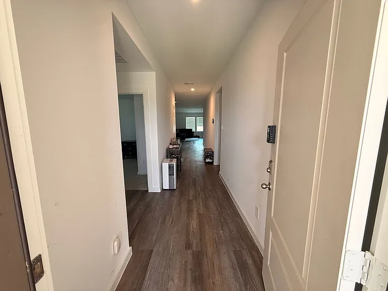 1210 Hughes Crossing Dr — Photo 4