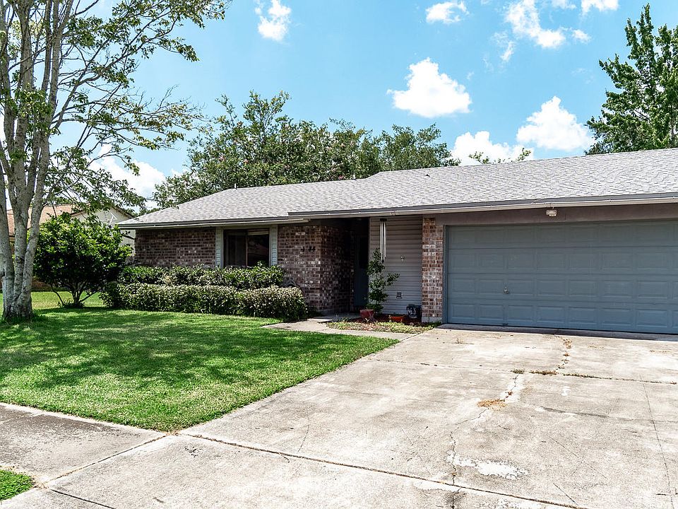 1st image of 1744 Village Ln