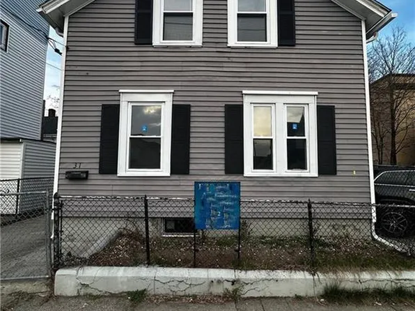 31 Bagley St, Pawtucket, RI 02860