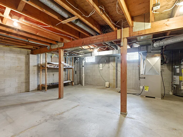 W309S10340 Knoll Ct — Photo 16