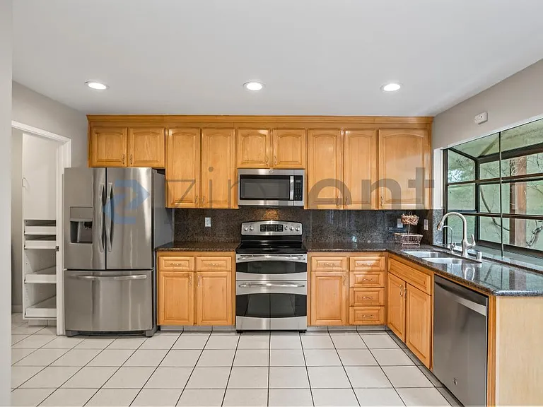 502 Pine Wood Ln — Photo 10