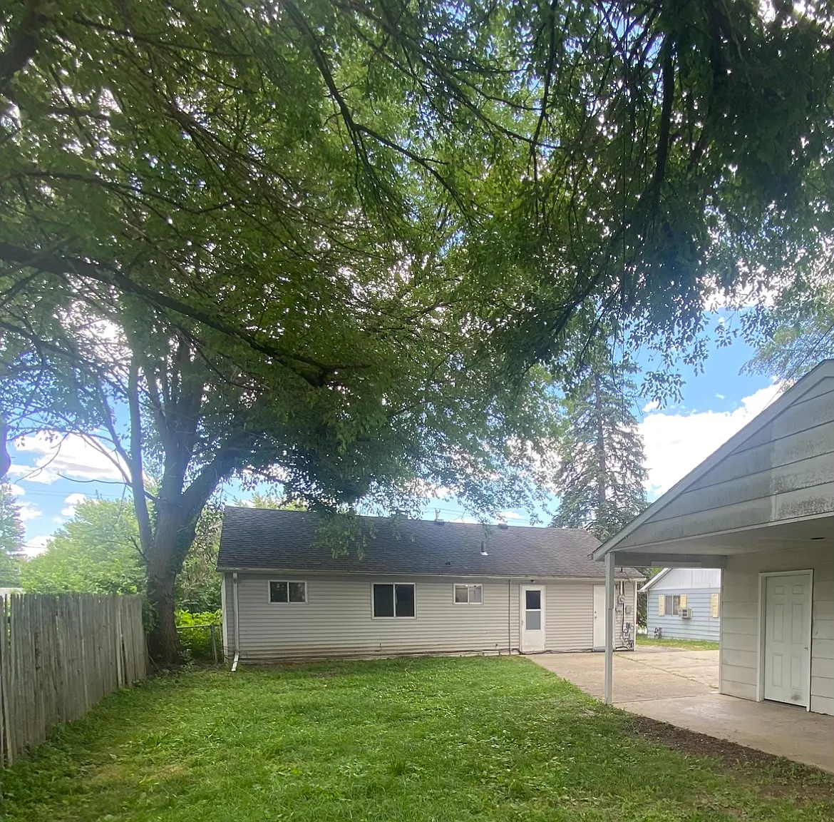 3 bed, 960 sqft, $1,095 — Photo 3