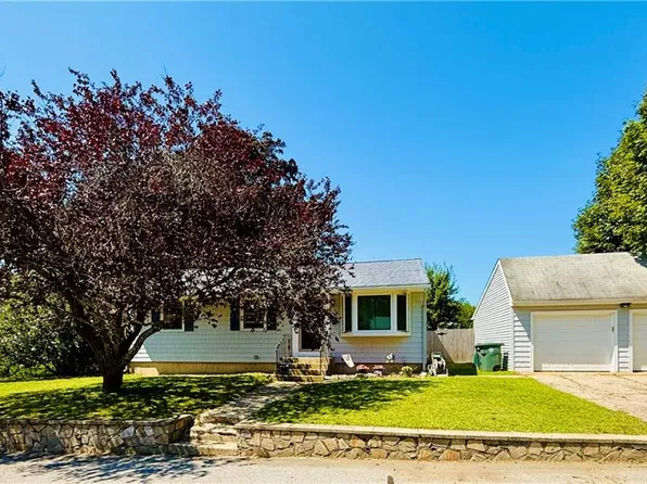 7 Sherwood Ave, Coventry, RI 02816