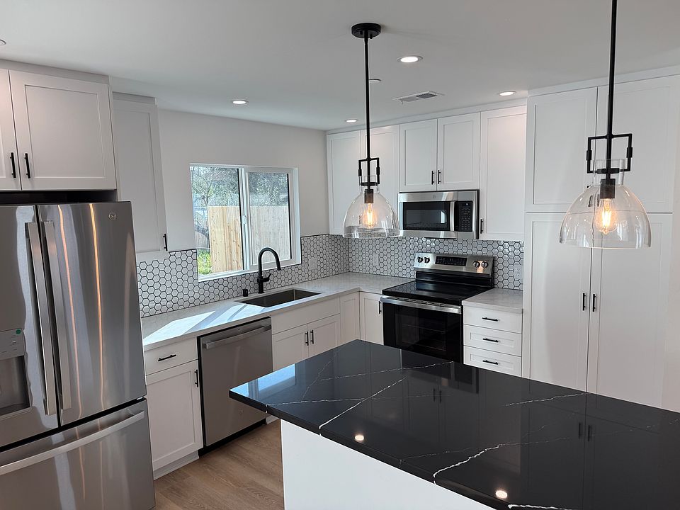 1st image of 804 Poinsettia Ave