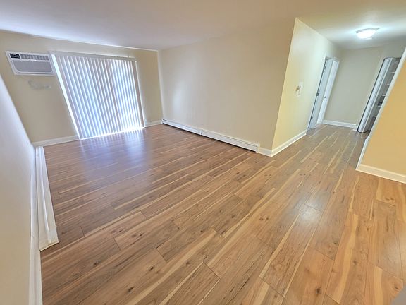 4th image of 1065 Valley Ln APT 208