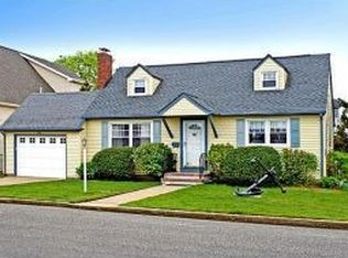 282 W 11th St, Ship Bottom, NJ 08008