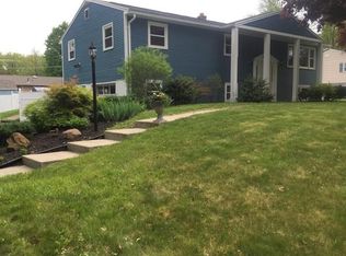 11 Hendel Dr, Holyoke, MA 01040