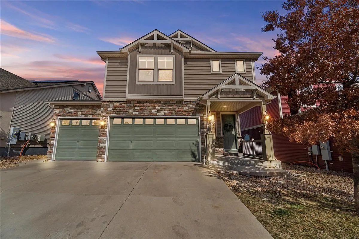 5 bed, 3.5 bath, 3203 sqft, $4,000 — Photo 1