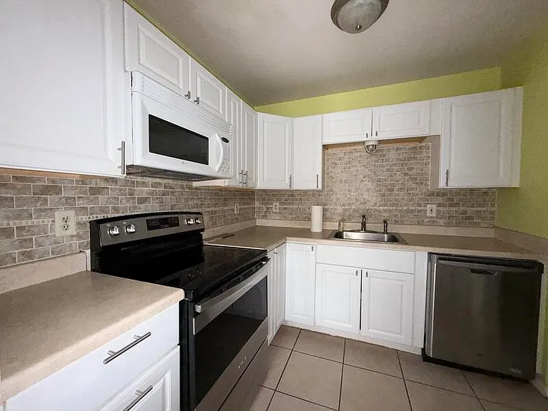 2306 W 4195 S — Photo 3