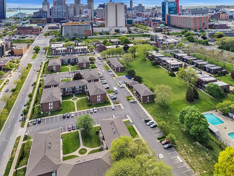 Lafayette Park Place - Detroit, MI — Photo 18