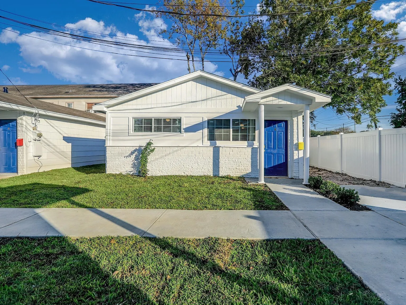 2 bed, 1.0 bath, 660 sqft, $900 — Photo 2