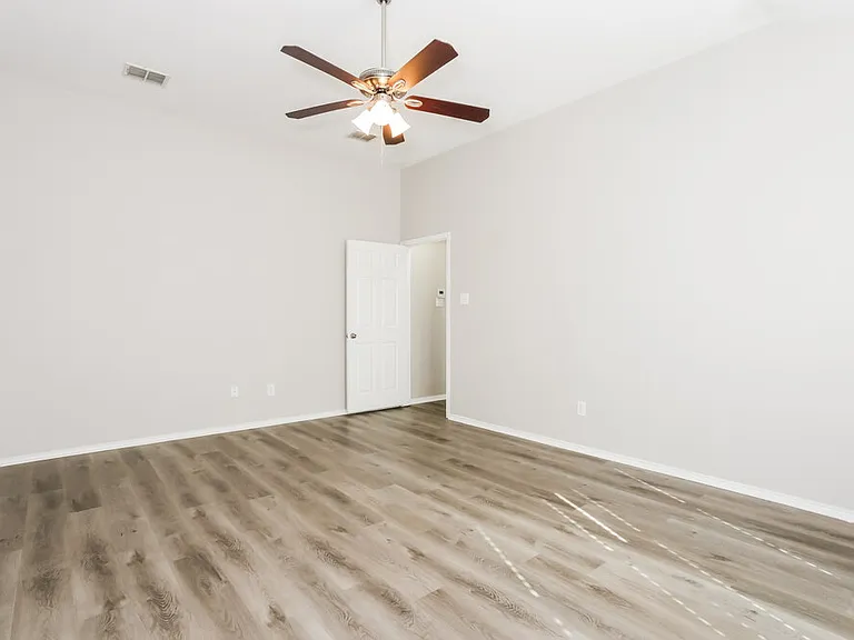 1205 Artesia Dr — Photo 10