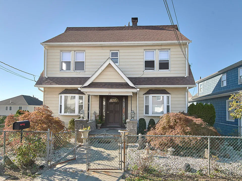 29 Lakeview Ave #2