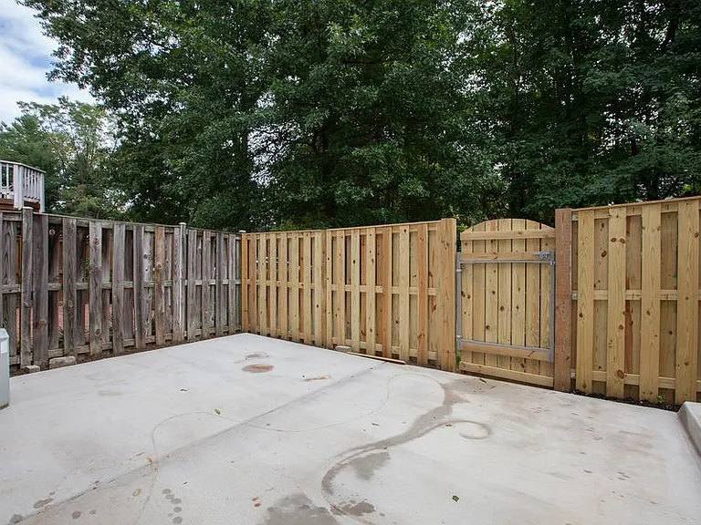 2911 Bridgehampton Ct — Photo 24