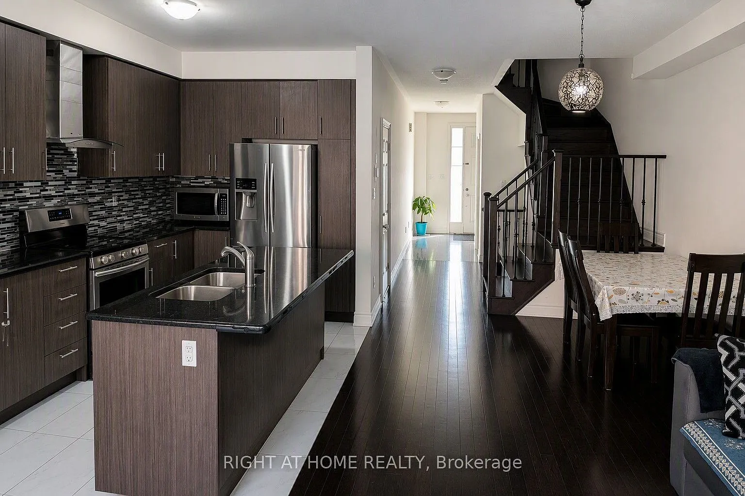 4 bed, $3,200 — Photo 2