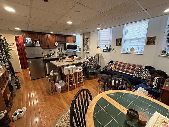 3rd image of 10 Orkney Rd #D
