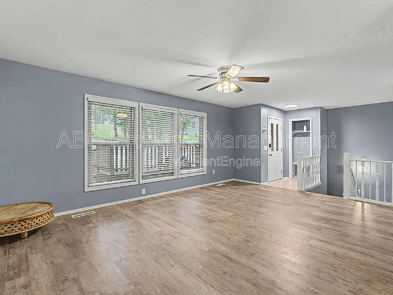 2 William Ln — Photo 8