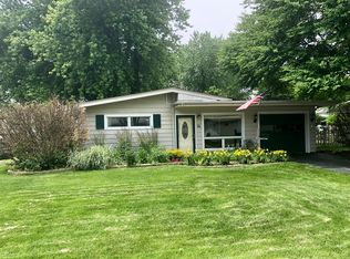 14 Cedar Dr, North Aurora, IL 60542