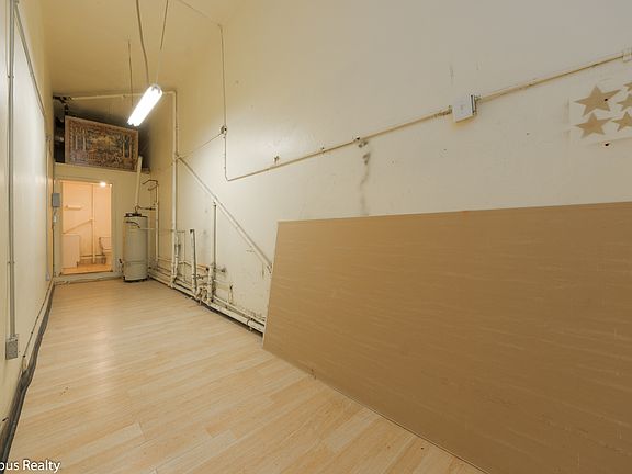 4th image of 144 E Santa Clara St