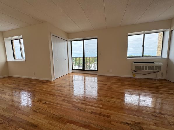 14518 34th Ave APT 8D