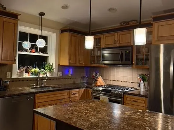 38 Woodlawn Avenue, Kittery, ME 03904