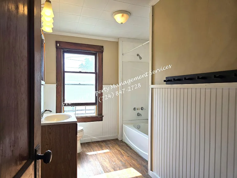 407 Bridge St — Photo 14