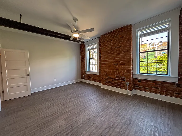 1318 Main St #1 — Photo 15