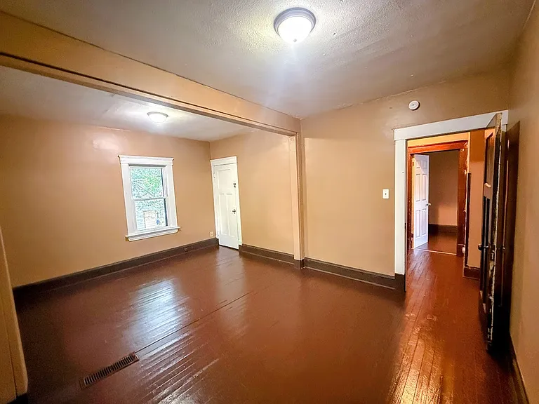 638 Merton Ave — Photo 13