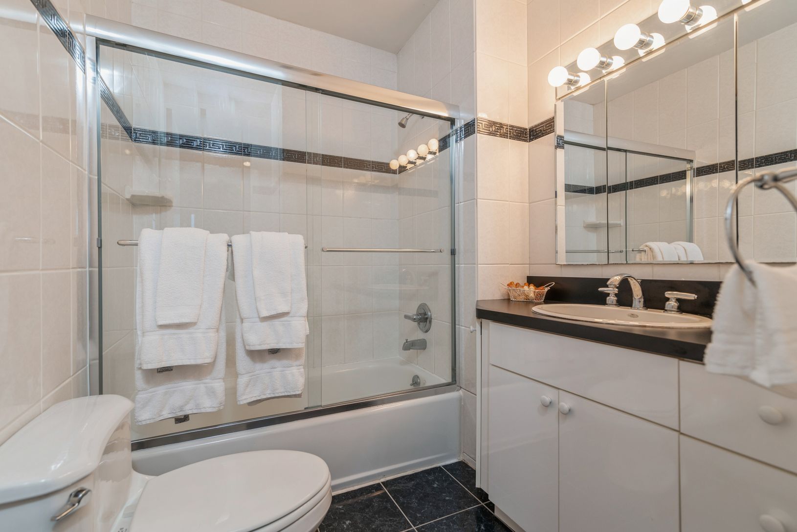  UPDATED BATHROOM