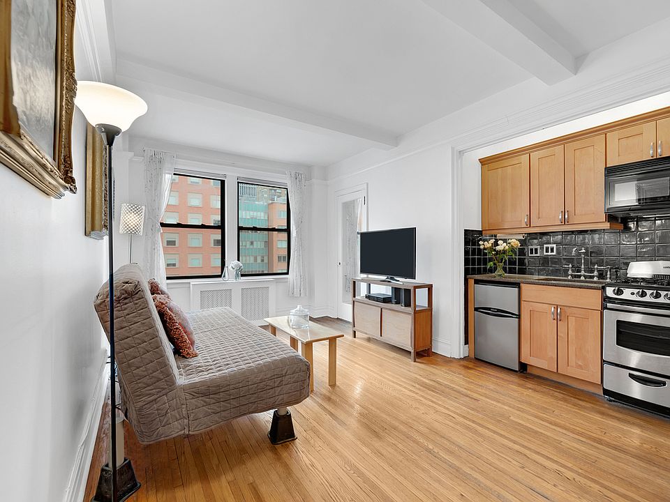 1st image of 457 W 57th St #1511