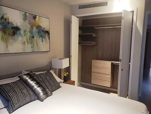 Sold by Chase Global Realty Corp | media 6