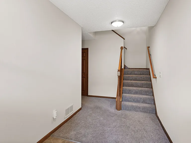 6860 Meadow Grass Ln S — Photo 6