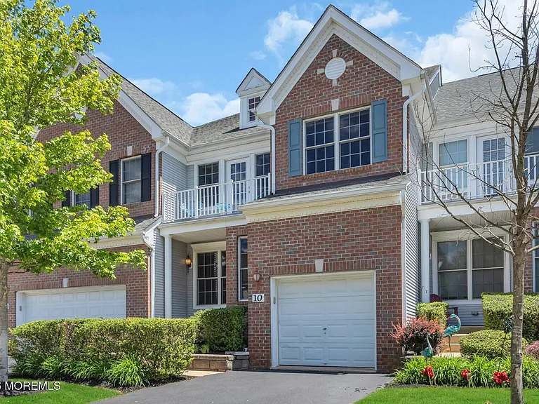 10 Deepwater Cir — Photo 2