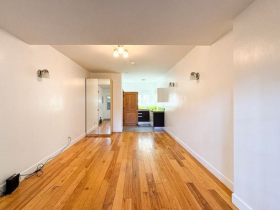2nd image of 1116 Chelsea Ave APT 3