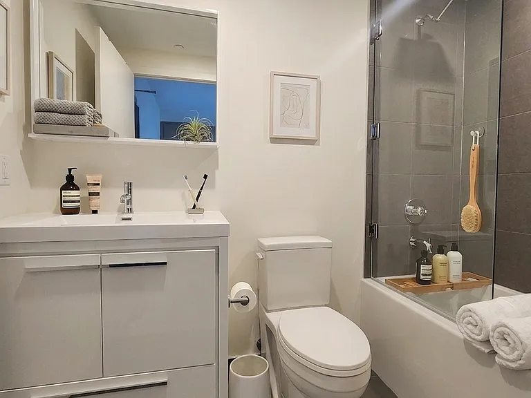 212 King William St #723 — Photo 4