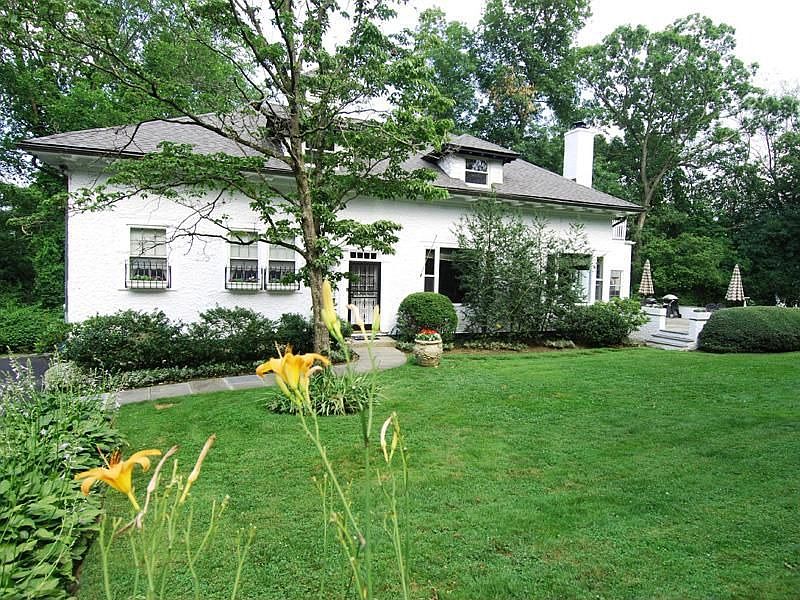 Charming home in beautiful Sterling Ridge.