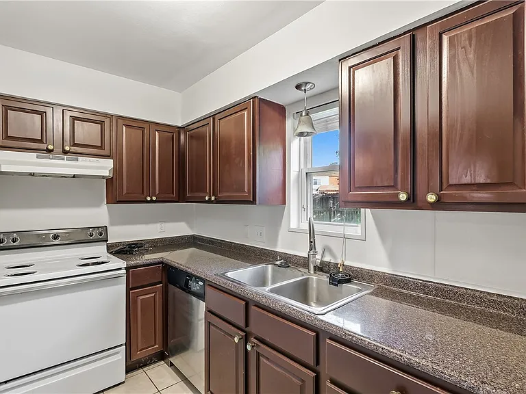 1521 Hawk Tree Dr — Photo 12
