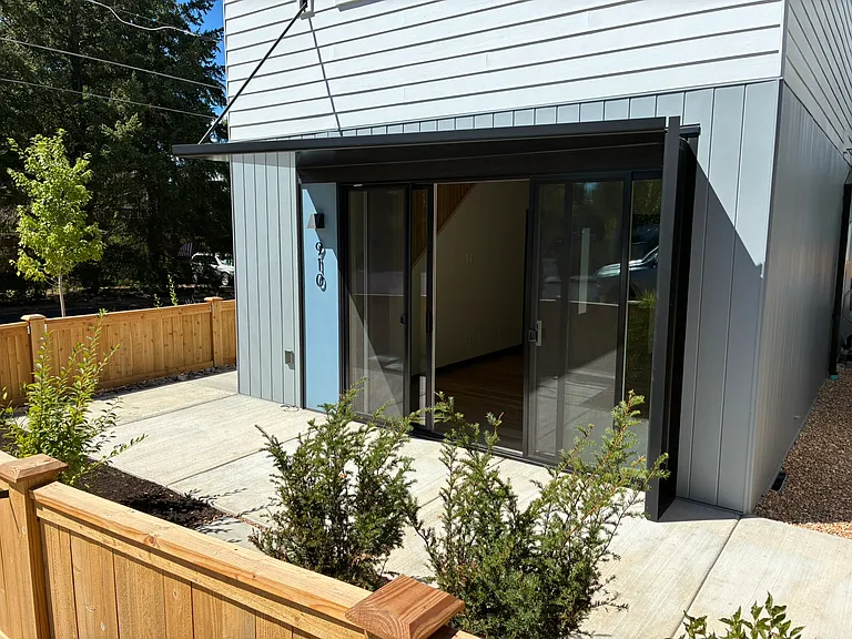 910 NE Norton Ave #1 — Photo 2