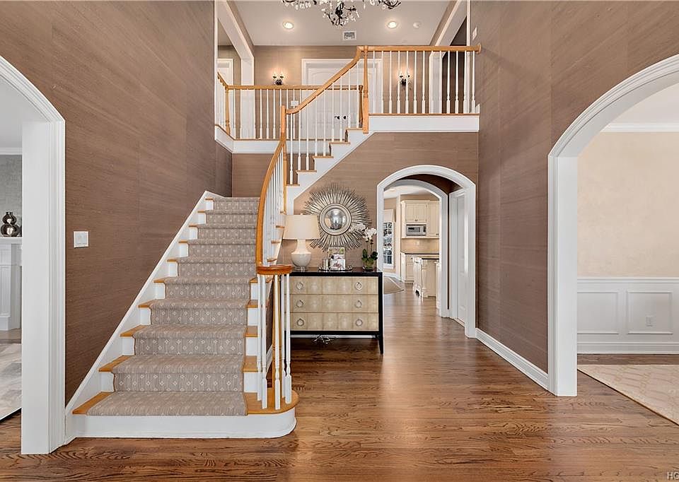 1st image of 19 Old Katonah Dr