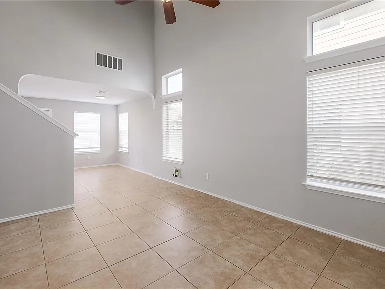 1715 Lost Maples Loop — Photo 4