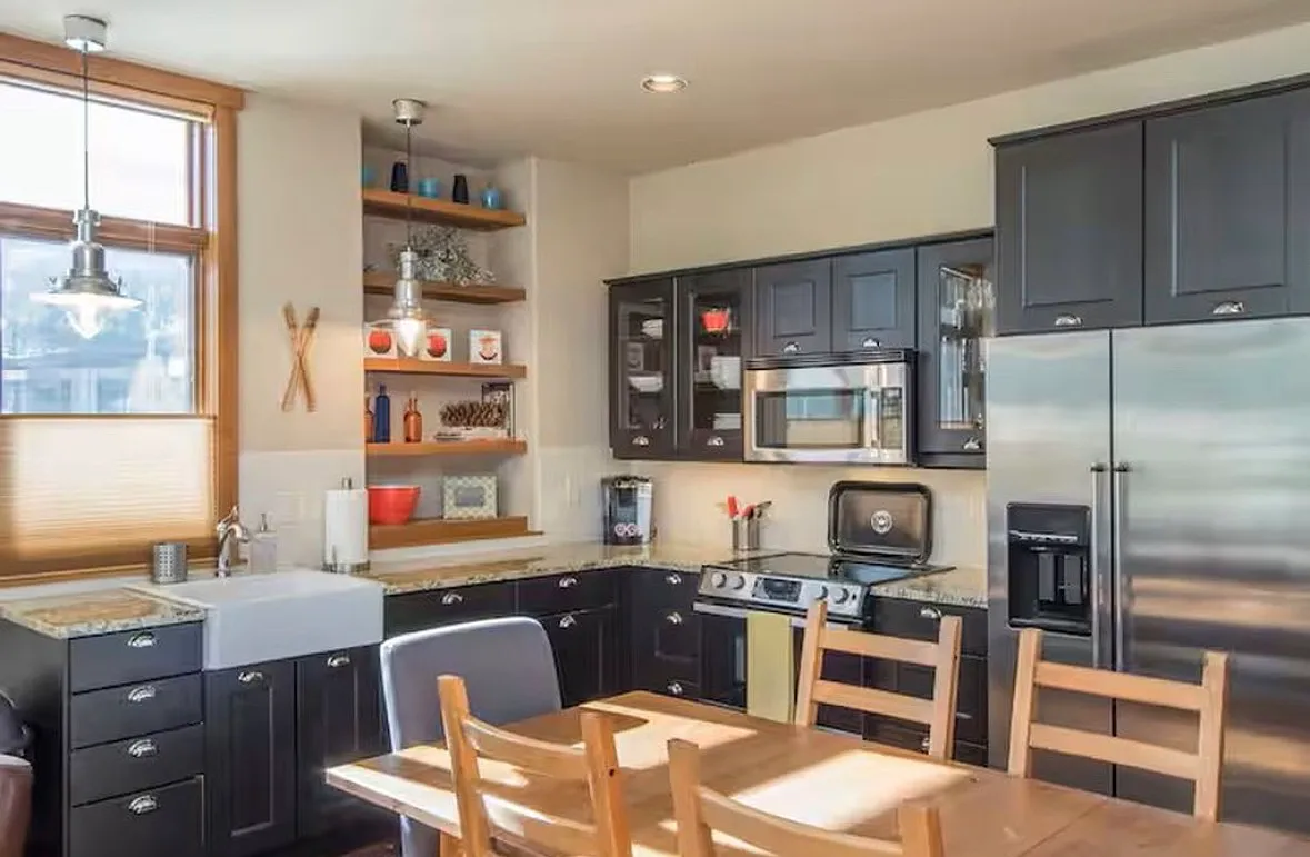 1 bed, 1000 sqft, $1,700 — Photo 3
