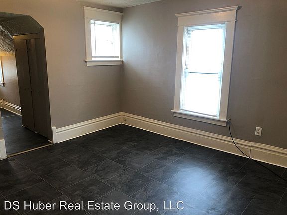 2nd image of 306 W Grand River Ave APT 3