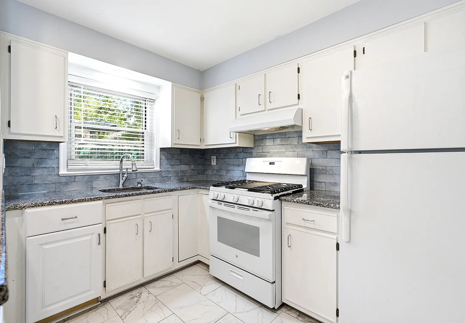 2 bed, $2,300 — Photo 3