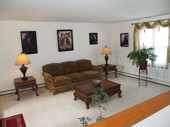 4th image of 5585 Montauk Ln