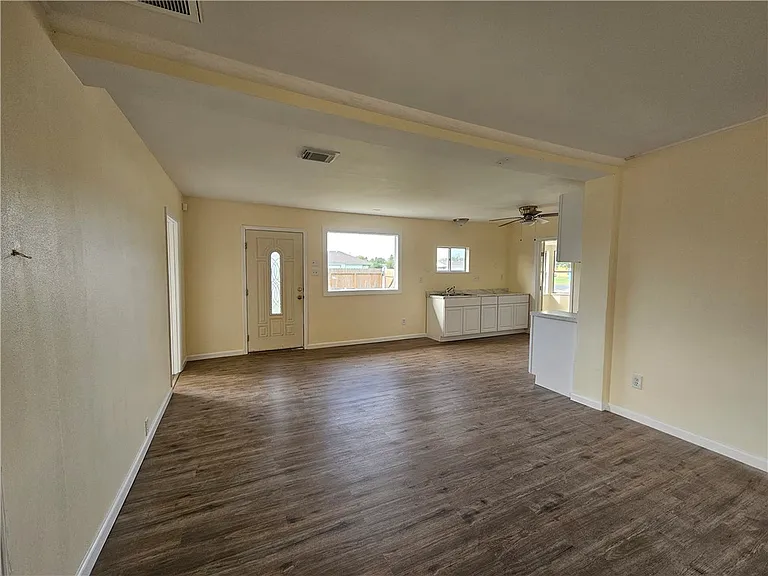 949 Stone St — Photo 13