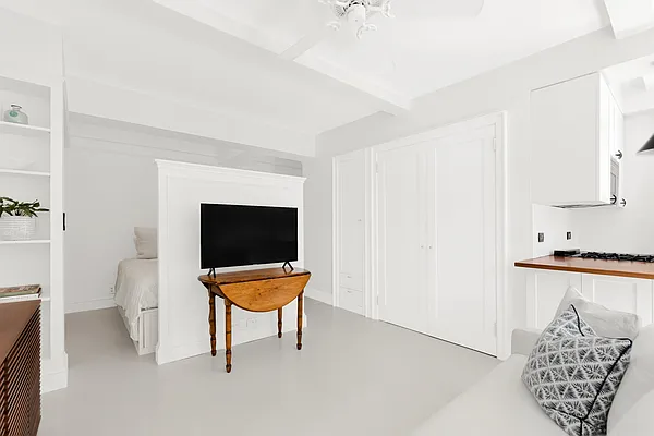 Sold by Douglas Elliman | media 4